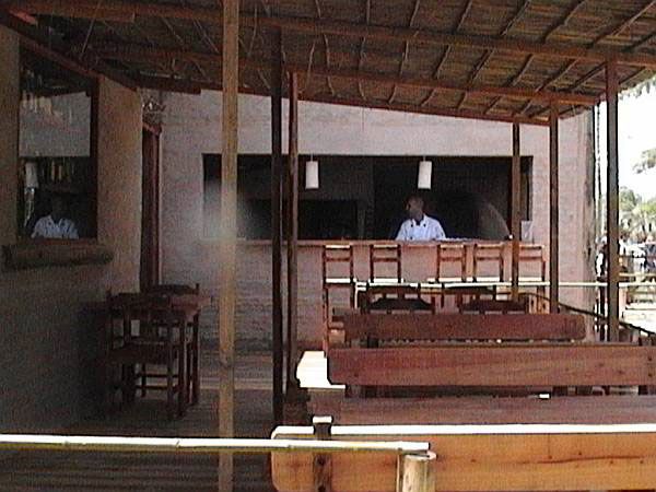 Restaurante en La Pedrera: Adobe en La Pedrera, 2005 — foto 4