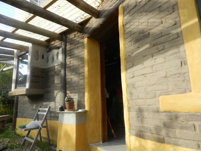 Acceso muro doble adobe.