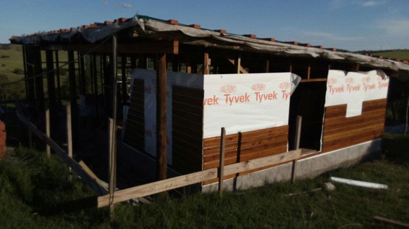 Inicio de colocación de frente inglés y Tyvek en las semanas 10 y 11.