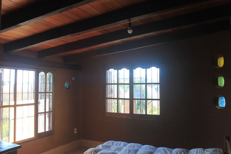 Dormitorio con ventanales de segunda mano