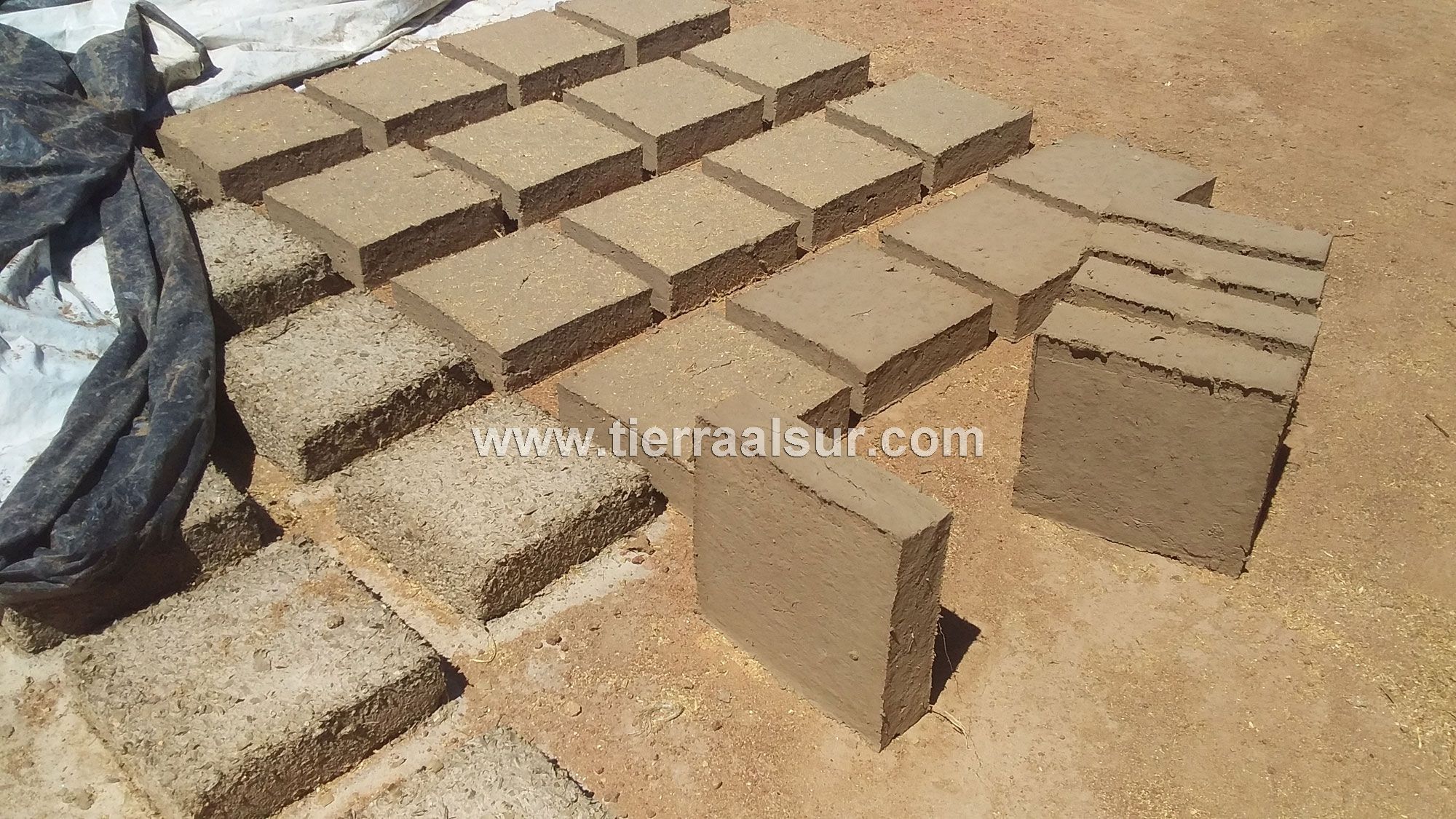 ADOBES DE 30 X 30 X 9 cm.