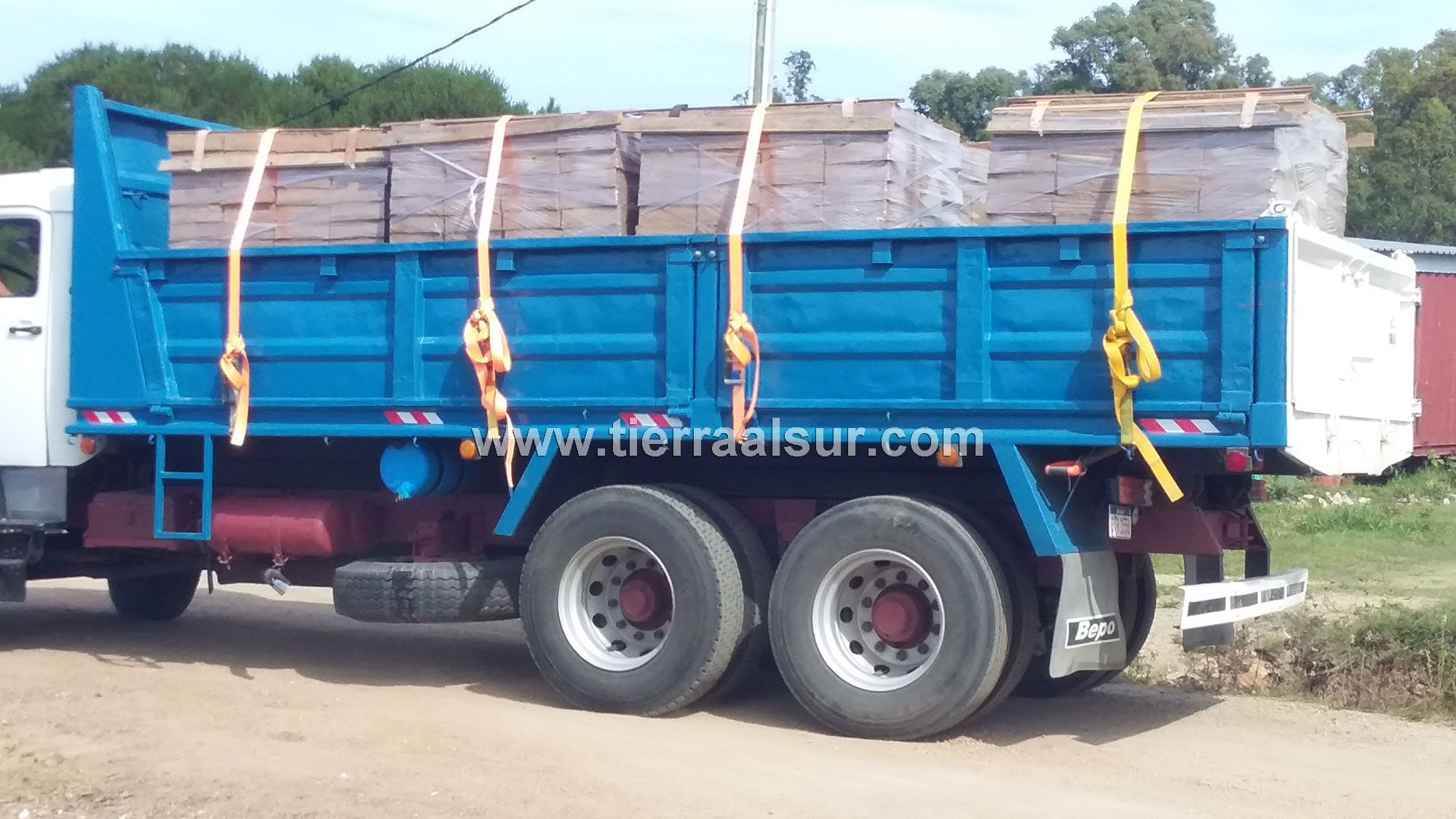 Llegan los adobes de una ladrillera cercana